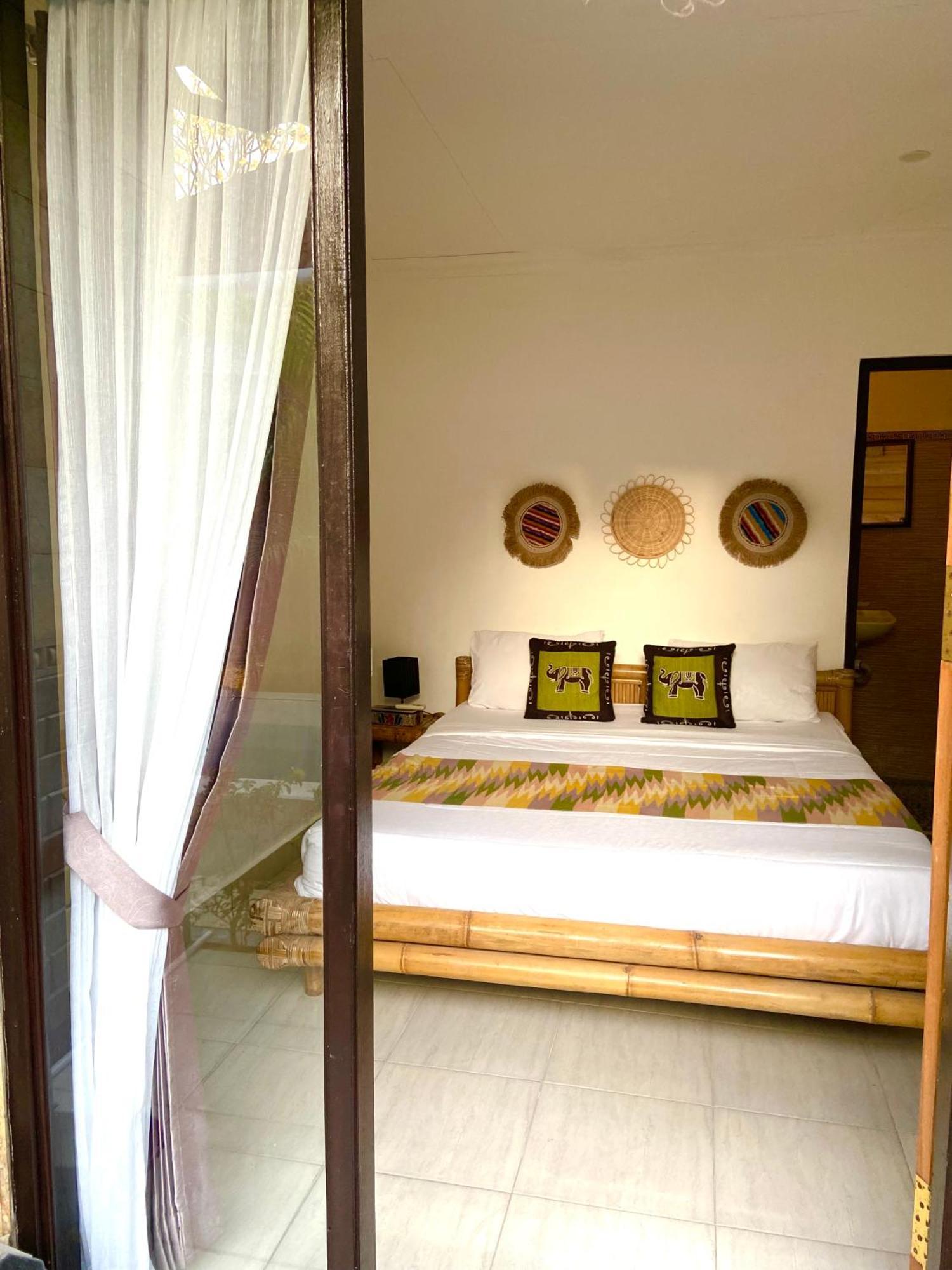 Tropical Garden Inn Batununggul Ngoại thất bức ảnh